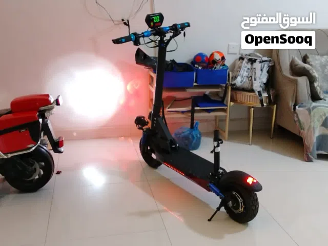 *سكوتر للبيع - بحالة الجديد تقريباً*   *الاستخدام: 20 كم فقط أو أقل، أو شهر واحد فقط أو أقل*   *السع