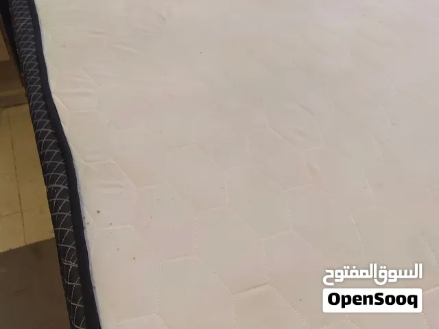 فرشة أسرة مزدوج مستعملة بحالة جيدة 200×180 القياس