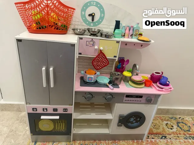 مطبخ وطاولة وكراسي للبيع