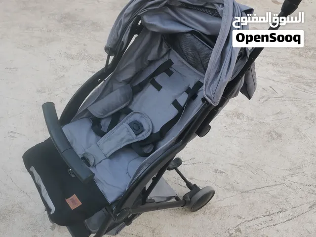 عربانه اطفال  تتصفط داخل الطياره