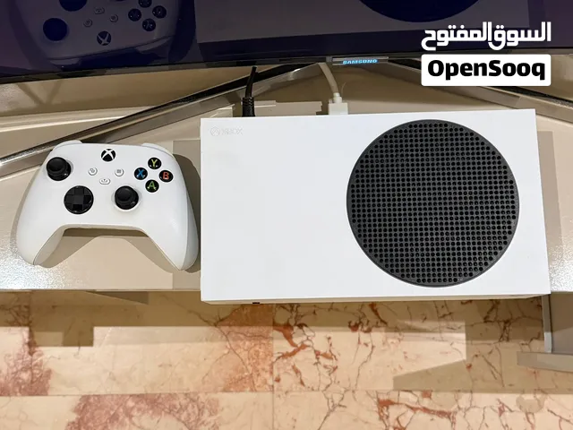 Xbox series s with white controller