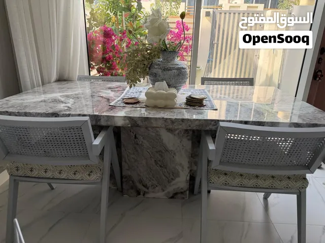 طاوله طعام
