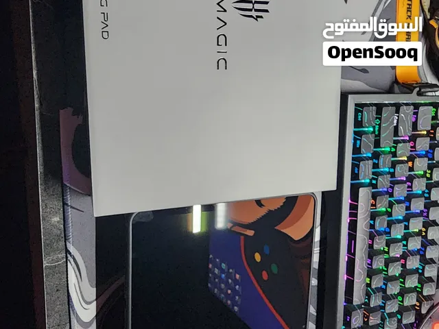 ايباد ريد مجك نوفا للبيع مساحه 256 قيقا و 12 رام لون اسود معا كرتونه بس بدون شاحن يحتاج تجيب له شاحن