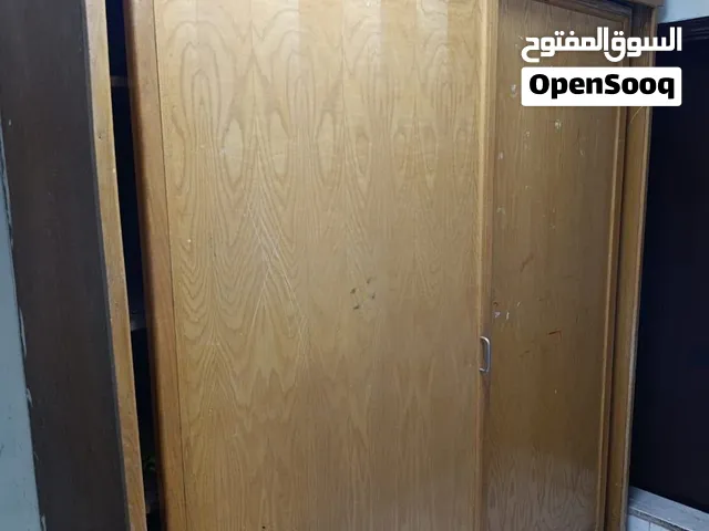 خزانة ملابس خشب