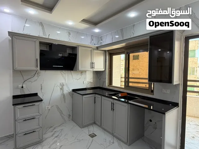 رغم الارتفاع الكبير في أسعار الألمنيوم والإكسسوارات، ما زلنا نقدم عرضًا خاصًا على مطابخ الألمنيوم