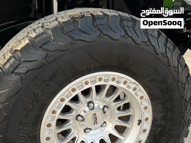 اطارات 37 نظيفه جداا بحاله ممتازه رنج 17
