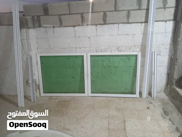 موجود شباك بحاله الوكاله العرض مترين والطول 90 سم