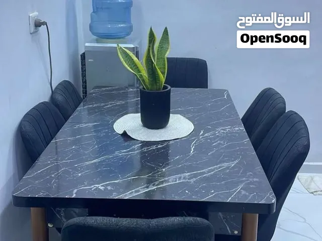 طاولة سفرة مع ست كراسي في مجال بالسعر شوي