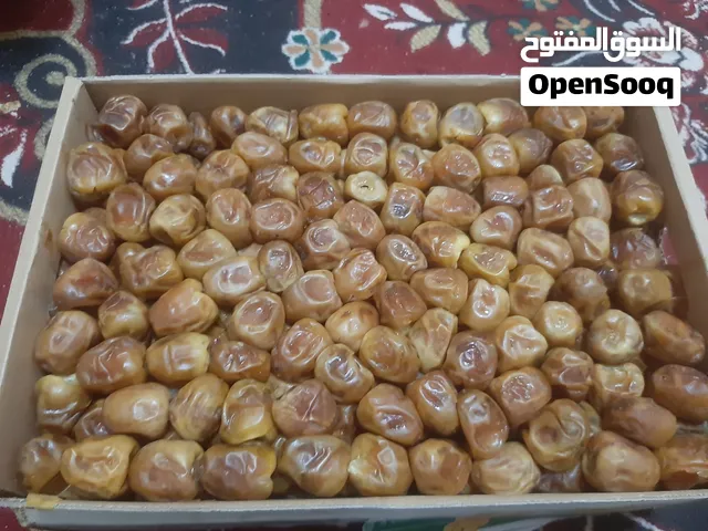 تمر سكري رطب ممتاز الطعم حكايه الكرتونه تلاته كيلو 3 كيلو سعر الكرتونه 45 درهم