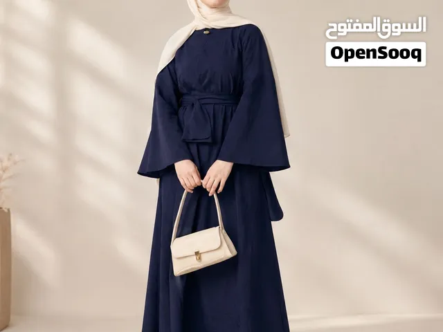 طقم رسمي أنيق كحلي (جاكيت وتنورة مع حزام) بحالة ممتازة للبيع