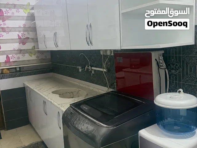 كاونتر مطبخ استخدام نظيف جدا خشب HDF تركي مصمميه ب 4 مليون و ابيعه ب 1 مليون
