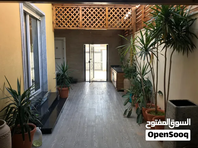 فيلا مودرن واجهتين بحوض سباحة دورين في مقسم سكني راقي حي الخليج شارع الملكية