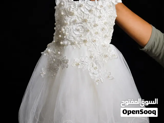 فستان أميرات أبيض بتطريز لؤلؤي يخطف الأنظار  فستان سهرة للأطفال بتصميم ملكي فاخر أبهى إطلالة لطفلت