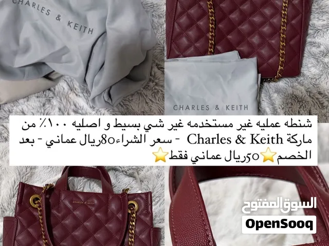 شنطه جميله بحاله ممتازه جدا لونها غير متغير و اصليه 100٪