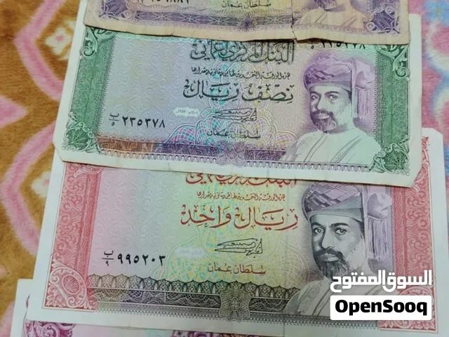 عملات ورقية للبيع كما واضح في الصورة