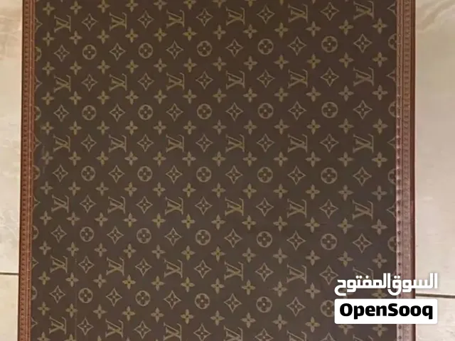 شنطة سفر كبير ماركة LV اصليه