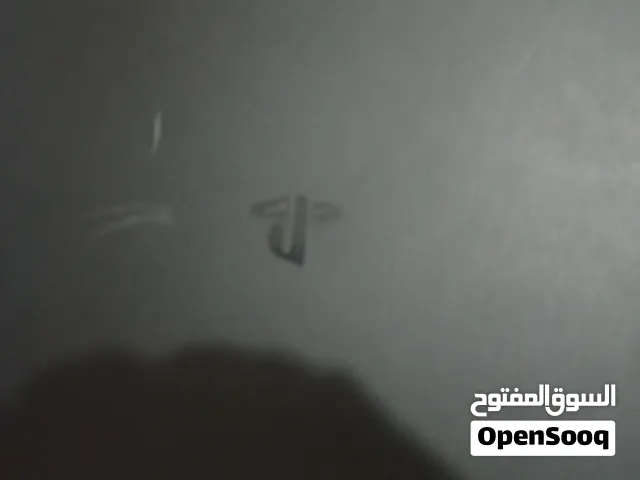 بلايستيشن 4 سلم مهكر وعليه فل العاب ون تيرا مع يد اصلية يمكن المفاوضة يمكن أن تصل إلى 850-800