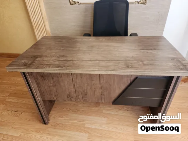 طاولة مكتب