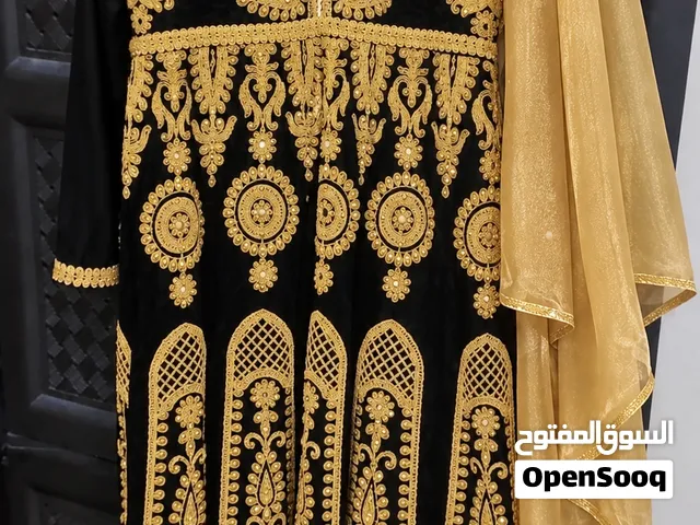 ثوب فلاحي مطرز يدوي..