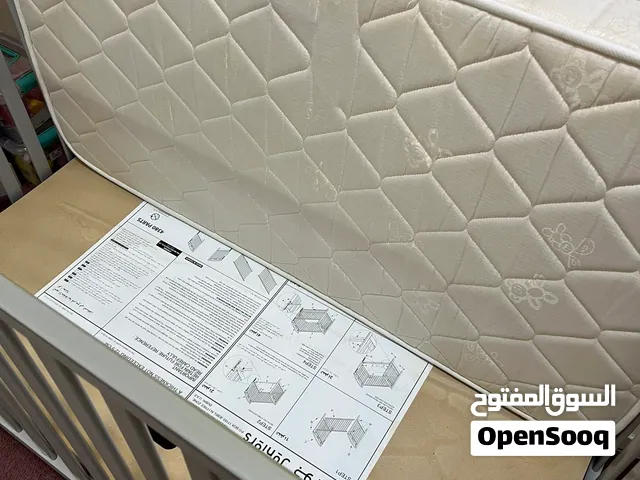 سرير أطفال نوع جونيورز حالة ممتازة حجم ممتاز