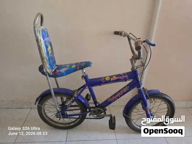 عجلة أطفال للبيع بحالة ممتازة، مناسبة لعمر 7 إلى 11 سنة.
