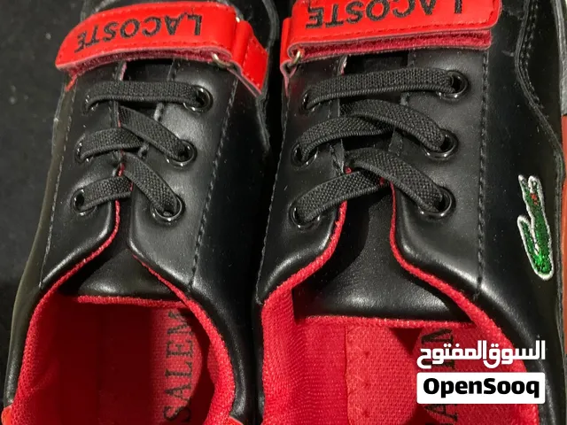 حذاء جديد من لاكوست مقاس 34 بالكرتونة