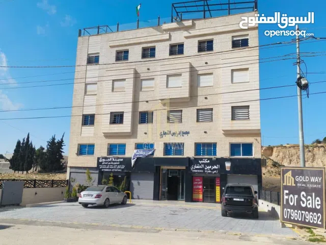 مجمع تجاري بدخل 8% بالقرب من كازية السلام في أجمل مناطق ناعور وبسعر مغري / ref 1093