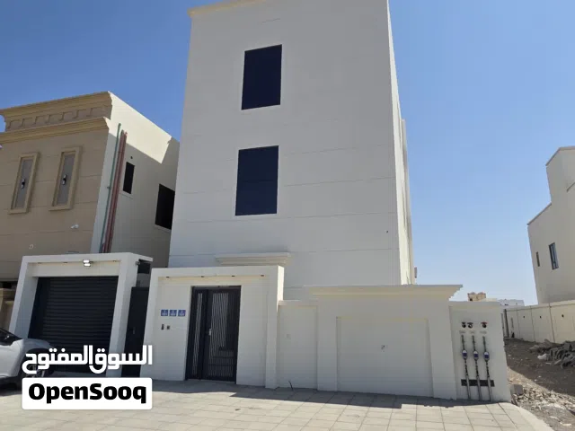شقة سكنية راقية للبيع في المعبيلة الجنوبية- شارع النور قريبة من المدرسة الهندية