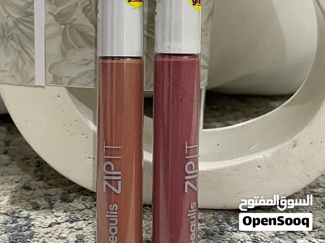 جلوس ومرطب للشفاه لونين  لون لحمي  لون وردي