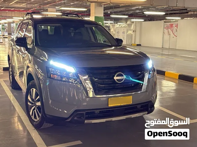 Used Nissan Pathfinder in Dhofar