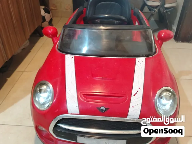 سيارة أطفال كهربائية موديل كلاسيك للبيع مناسبة من عمر سنتين الى 6 سنوات