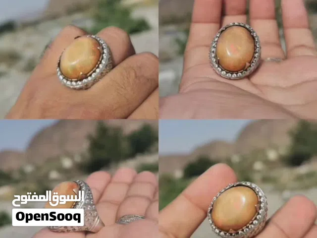 للبيع خواتم والاحجار كريمه والفضيات  وسكاكين ودهان عود