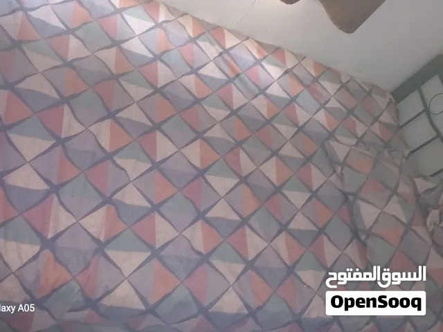 سريرين خشب عرض 120،مع سرير دبل بيد ألمنيوم مع دولاب حديد مكان السكن بني ياس شرق 7 شارع الجموح