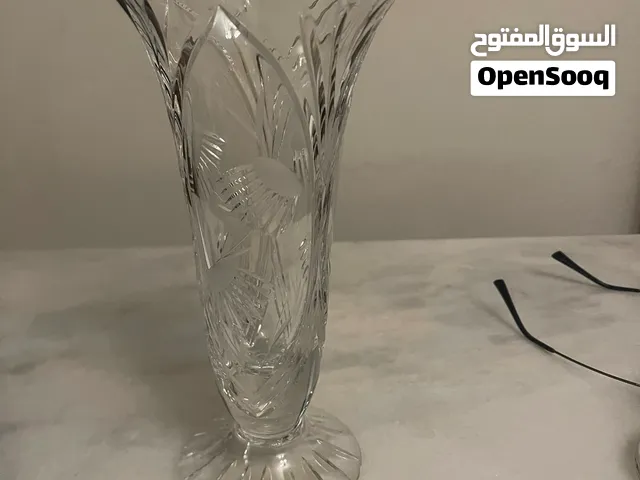 فازة كريستال منحوتة بقاعدة،