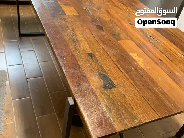 طاولة كبيرة نظيفة للبيع