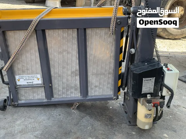 رافعة هيدروليكية لذوي الاحتياجات الخاصه