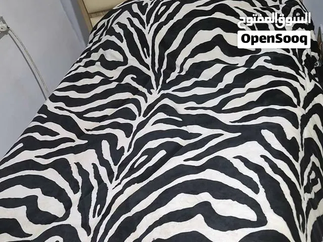 تخت مفرد ونص للبيع