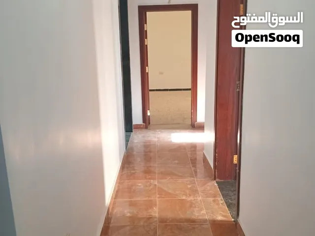 زززبائننا الكرام نفدم لكم عمارة سكنية ممتازة فيها 6شقق كل شقة 4غرف  وحمامين ومطبخ كل دور شقتين في ال