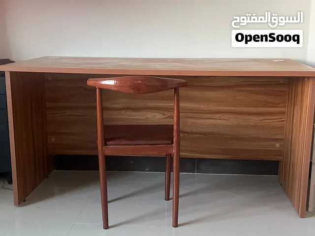 طاولة دراسه