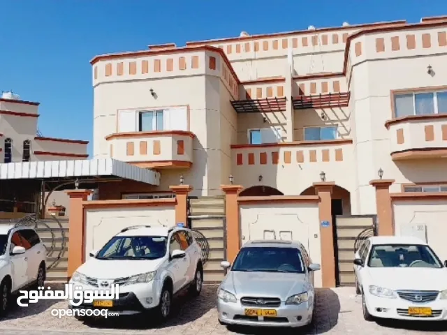 جزء من توين فيلا دورين في العامرات شارع الرحبة المنطقة السادسة قرب محطة تعبئة مياه التناكر متميزة