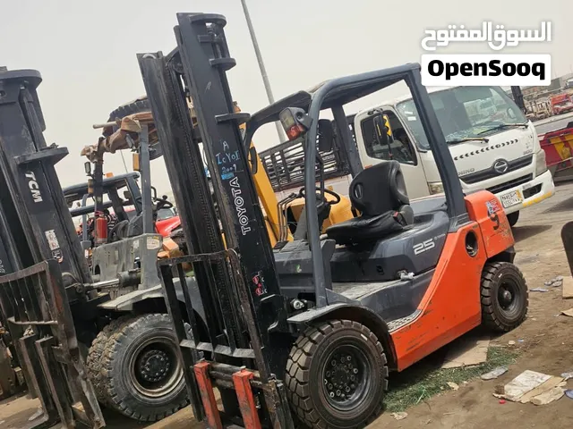 تأجير فوركلفت  إيجار فوركلفت  فوركلفت للايجار  تأجير رافعة شوكية  رافعة شوكية للايجار  Forklift