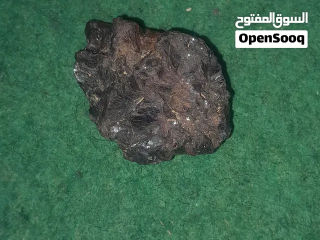 حجر كريم أو نيازك الحج سير فيهما يقارب200 gm  3ndi bazzzaf mnhom li mhtam isift liya