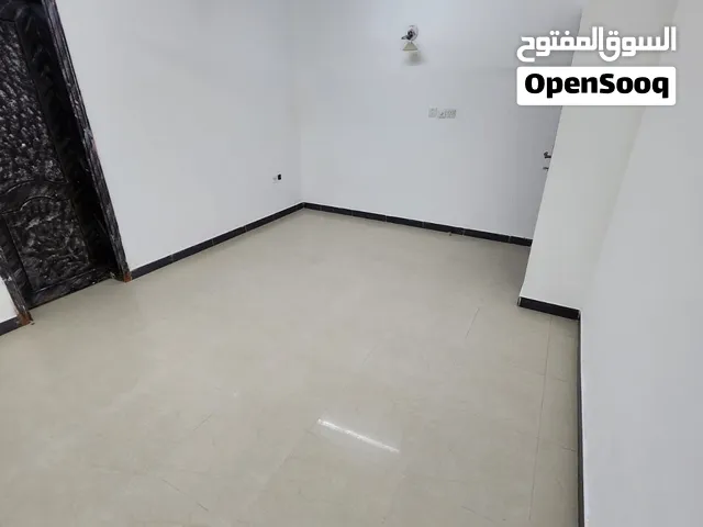 غرفة وحمام خاص ( بدون مطبخ ) في الغبرة الشمالية  شارع 18 نوفمبر قريب من شاطئ الغبرة