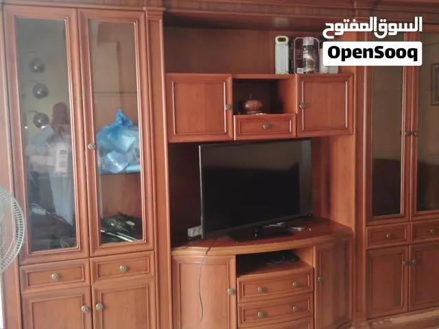 مكتبه نظيفه عيبها قشره خفيفه محوله ب300 بس