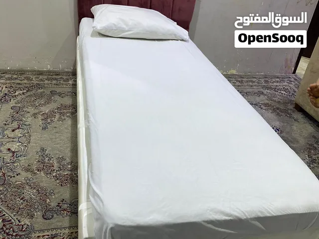 سرير مفرد للبيع