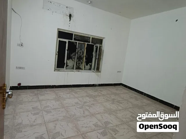 للايجار شقه في الجنينه طابق اول قرب السوك
