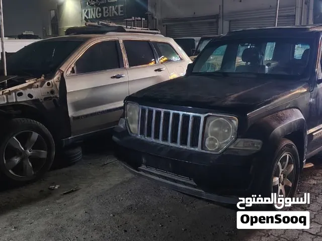 جير وناقل حركه  جيب شيروكي لبرتي 2012  3.7 مستعمل نظيف مع ضمان وجميع قطع الغيار متوفره نظيفه