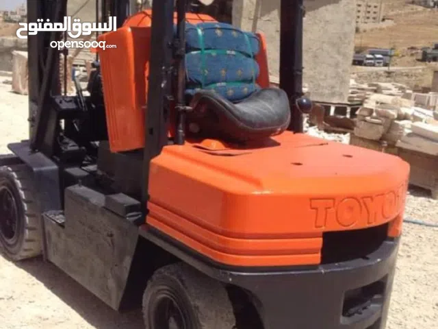 رافعة شوكية للبيع  النوع TOYOTA  ماتور ديزل الجير أوتوماتيك  بحالة جيدة جدا