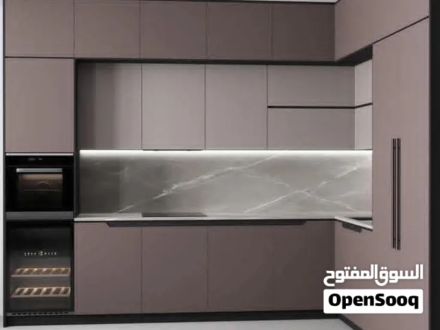 فني خزائن ومطابخ دواليب ورخام ونوافذ وأبواب وسكريت تفصل وتركيب وصيانة وتعديل