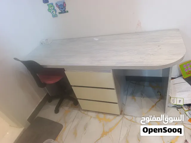 طاولة دراسة